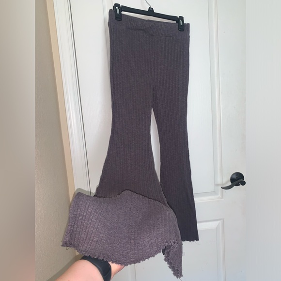 la miel Women’s Dark Grey Ribbed Flare Stretchy Pants - Picture 3 of 4